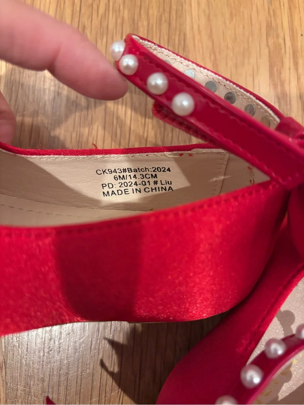 Kiderence silk, bow&pearl dress shoes. 6T.